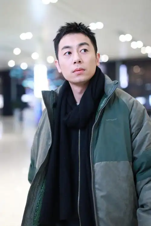 朱亚文个人资料 :因事业和9年初恋分手,29岁娶沈佳妮,至今零绯闻