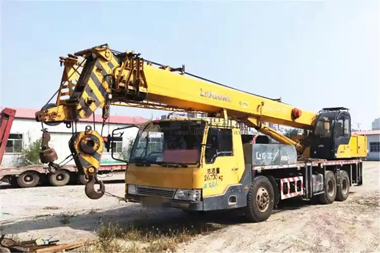 出售2010年5月柳工20吨汽车吊