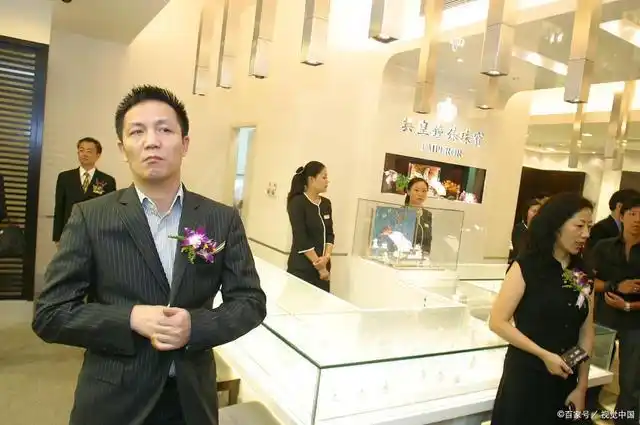 前上海首富周正毅等人便从中发现了商机,在国内开始倒卖"章光101的