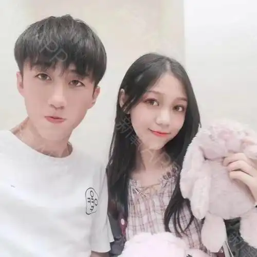 弟弟给我夹的娃娃,给他假装一下女朋友吧,晒个图