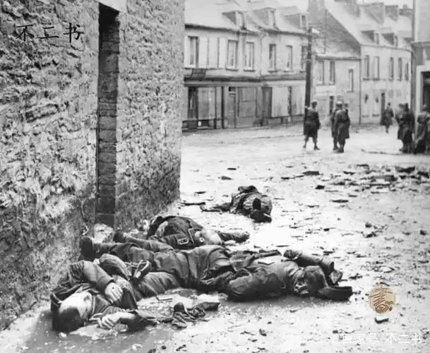 二战老照片:有一种悲伤,是战争之下的残酷与离殇