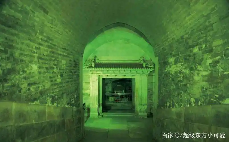 1984年,清东陵文物管理处再次进入地宫,出于保护的目的将慈禧棺椁重新