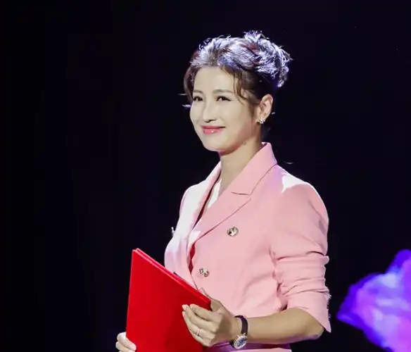 丈夫叫刚强,儿子叫刚好,北京卫视主持一姐徐春妮的完美人生_生活_时候