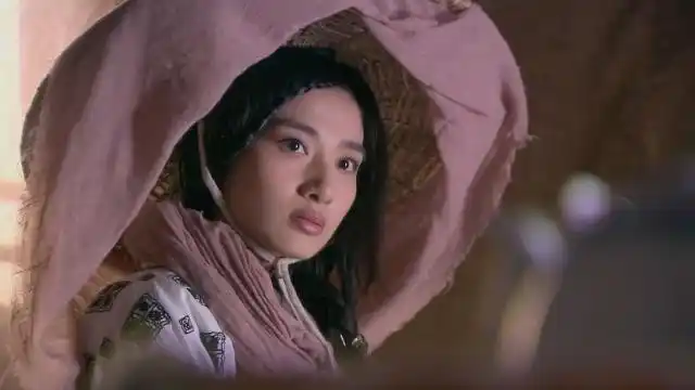 龙门飞甲:素慧容让店小二将面放到外面