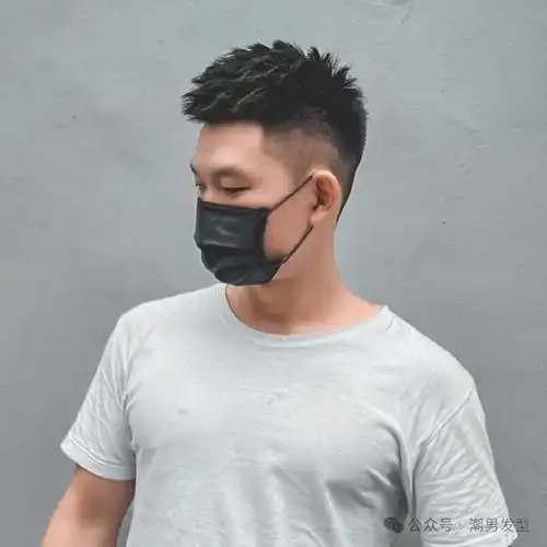 在生活中相信很多男生都想拥有一款适合自己的好看发型提高自己的颜值