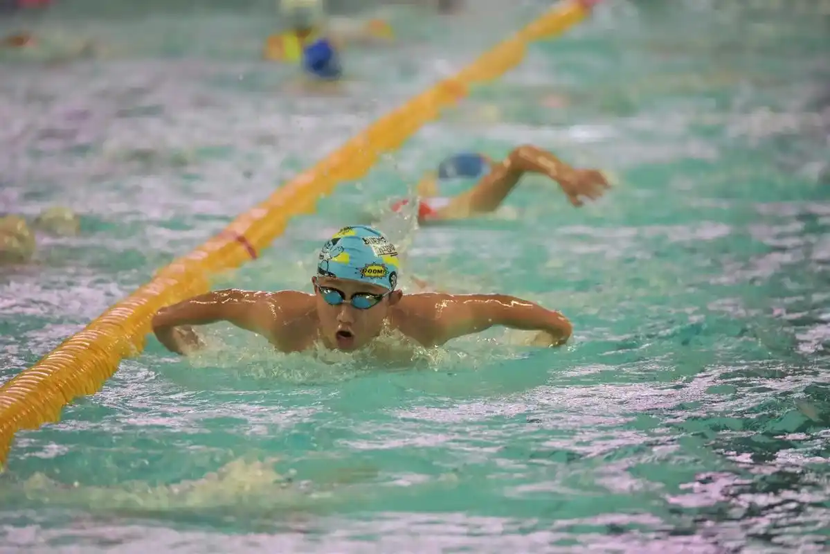 大哥的最后一届小学生游泳比赛.