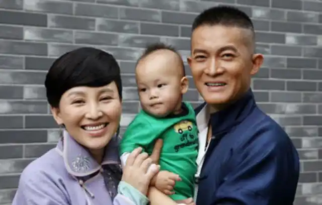 亲哥捧了他10年,刚走红就单飞,如今无戏可拍只好回到哥哥身边