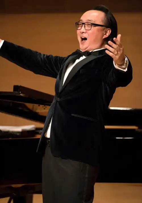 男中音歌唱家刘嵩虎