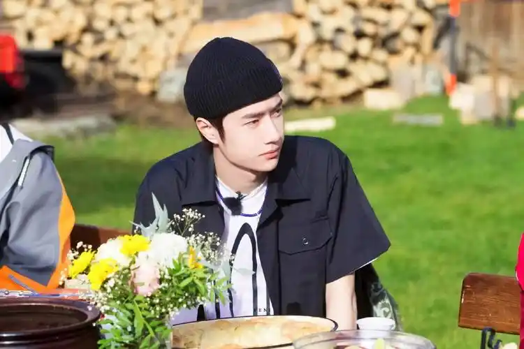 王一博壁纸:酷盖又帅又有气质,还有猝不及防的可爱