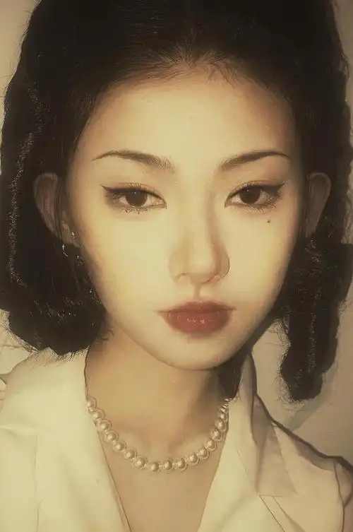 眼里有雾,眸里藏媚,狐仙姐姐的气质高级十足.