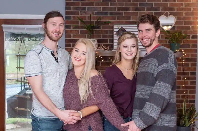 美国两对情侣发展多角恋关系四人同居自称异性恋四胞胎