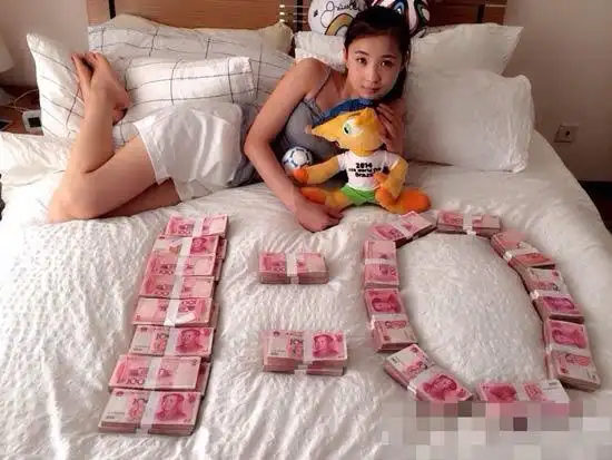 土豪白富美45万买足彩炫富小组赛竞猜一场不中