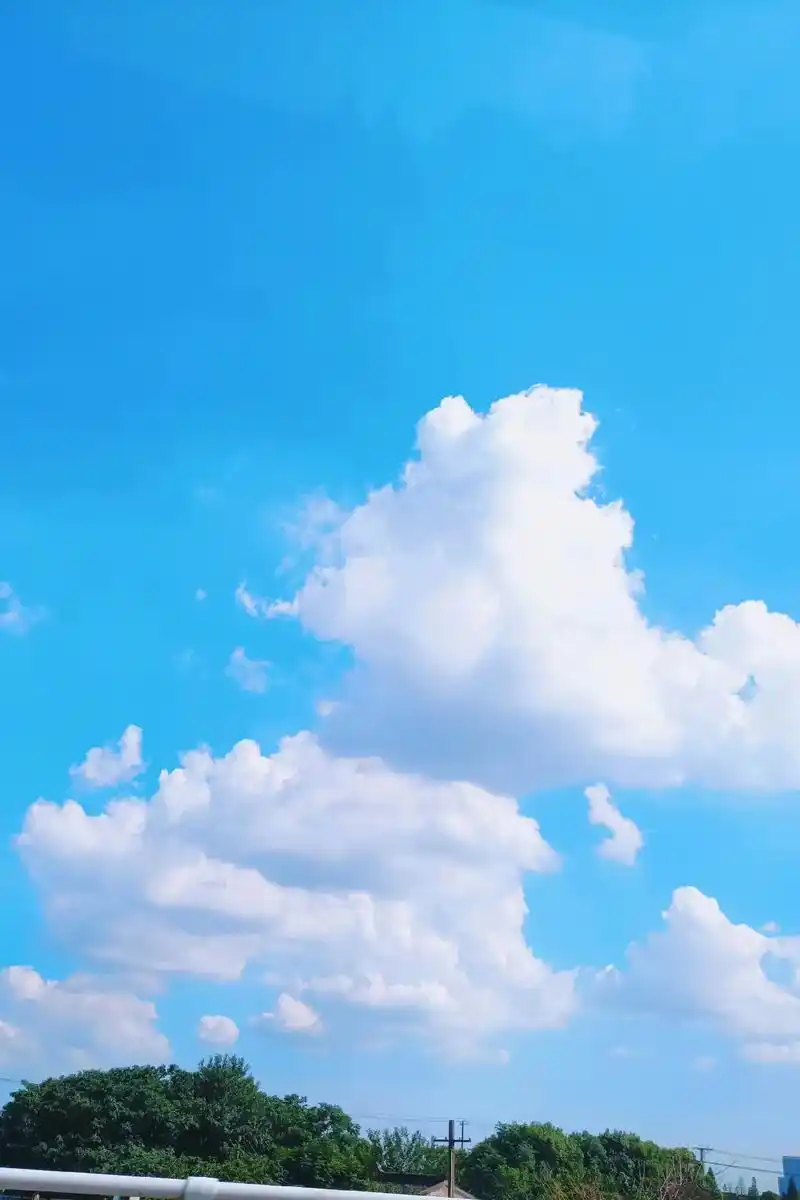 宫崎骏漫画里的云,超治愈#被夏日治愈的美好瞬间 #蓝天白云定 - 抖音