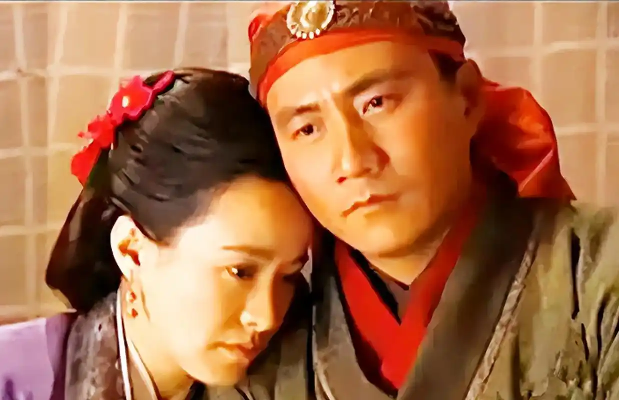 一次, 朱元璋见马皇后坐在龙椅上,声高八度地问道:谁准你坐在这的?