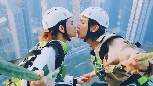 戚薇李承铉都发了柿子