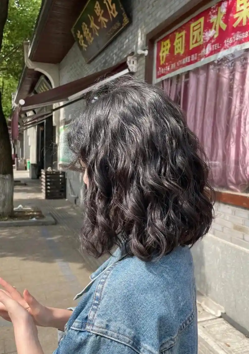 齐肩法式羊毛卷烫出来太好看了,后悔没早烫.