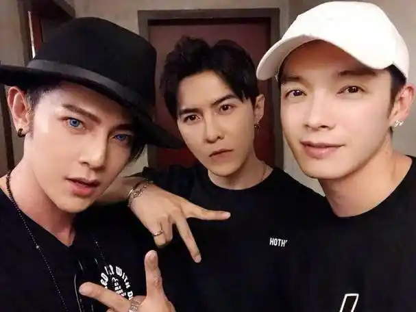 网友私信炎亚纶提及唐禹哲,却被拉黑,什么仇什么怨?_汪东城_关系_合作