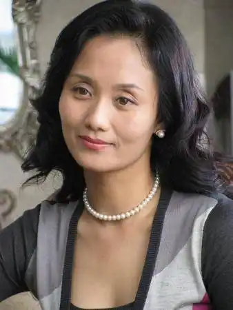 李颖还饰演过《一起来看流星雨》中"慕容云海"的妈妈,气质十分出众.