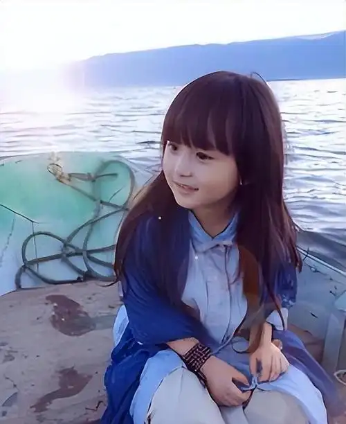 刘楚恬偶尔会在社交平台上分享自己的生活照,满足了粉丝们的好奇心.