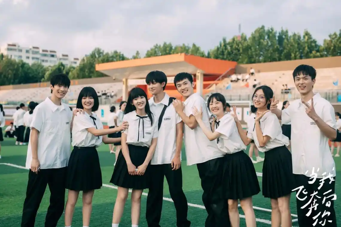 竹已小说改编《偷偷藏不住》评价两极,《当我飞奔向你》好评如潮