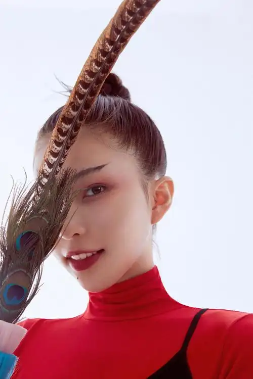 id="gnb1ms8w25">戚琦,1998年4月14日出生于黑龙江哈尔滨,内地女歌