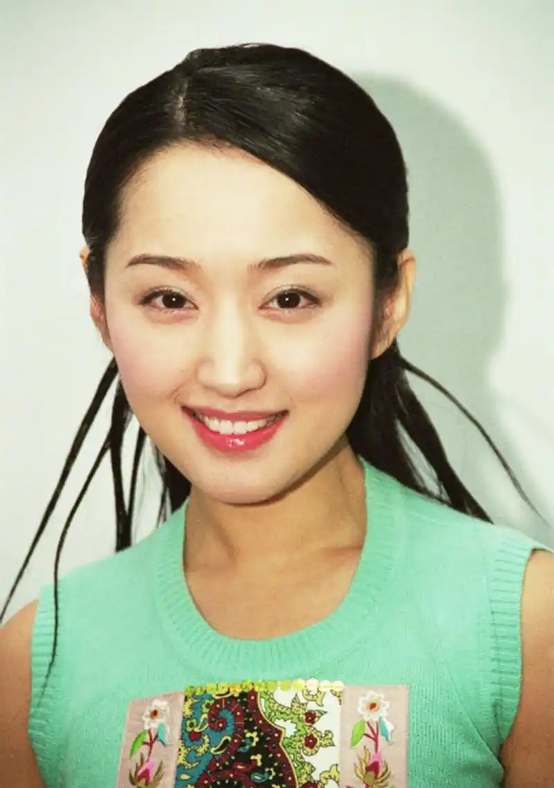 杨钰莹一组十七年前青涩旧照,29岁却嫩得像个18岁小姑娘