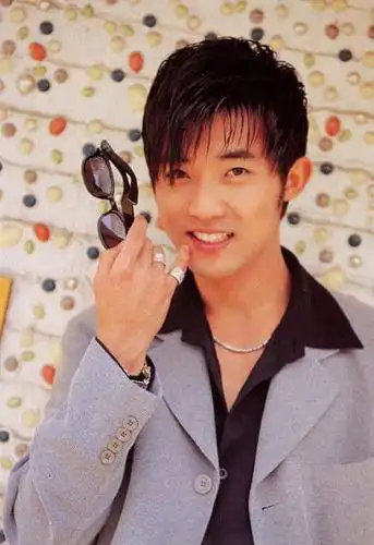 49岁安在旭二胎得子,娶小8岁娇妻5年儿女双全,曾与金喜善传绯闻