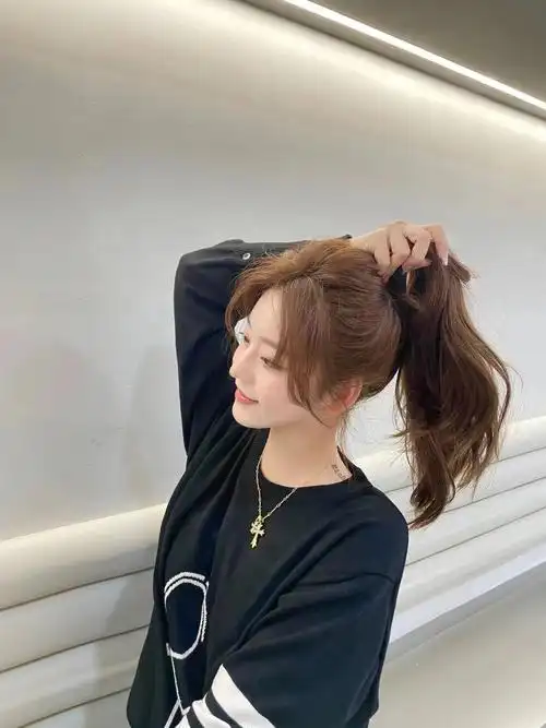 圆脸女生适合的发型