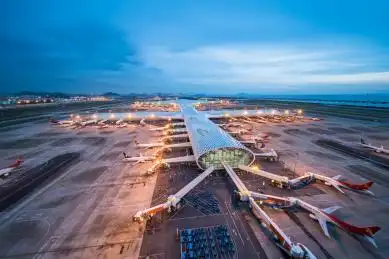 深圳宝安国际机场t3航站楼傍晚蓝调夜景全景