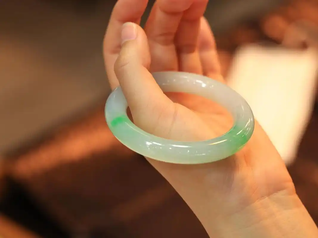 翡翠鉴赏第1期:带色手镯