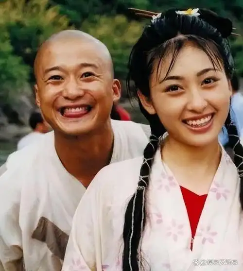 她是军艺校花,被大25岁张铁林抛弃后,嫁著名"坏蛋"生子获幸福