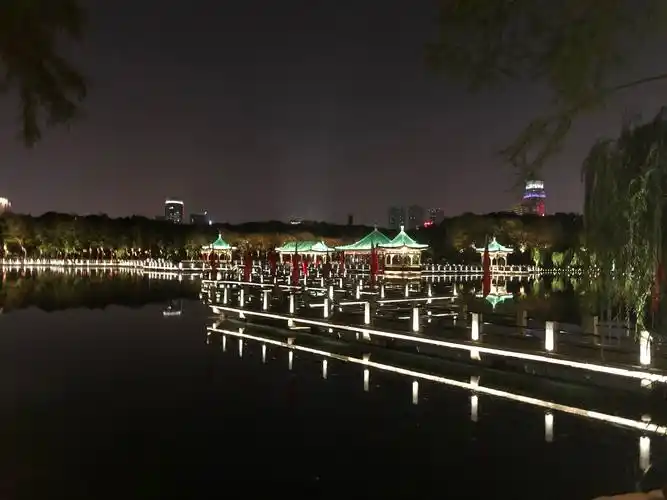 东湖夜景