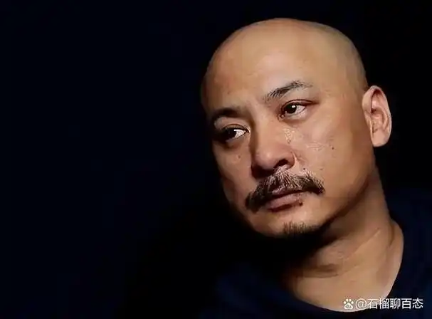 和余男相恋10年,娶张雨绮又离婚的他,现在55岁又恋上27岁的网红