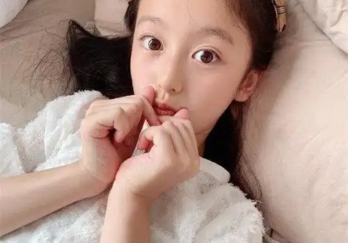 可爱清新裴佳欣图片_抖音网红裴佳欣