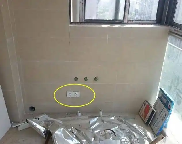 记得选带防溅盒的防水插座.   3,阳台上