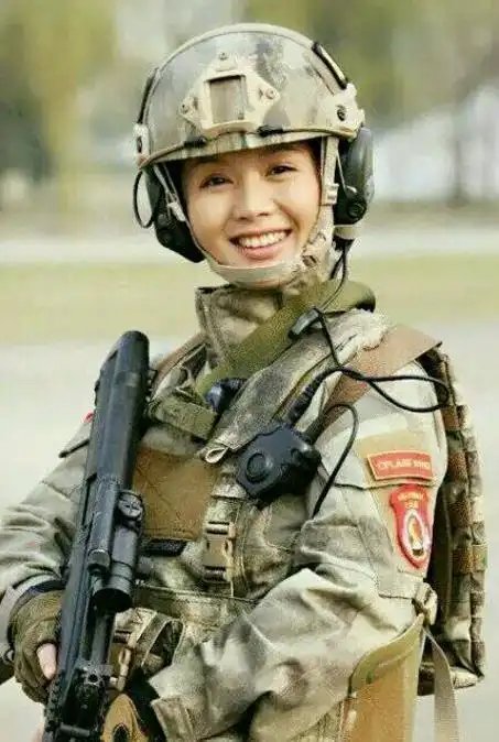 特种兵之火凤凰女兵脱下军装沈兰妮显老气叶寸心美到窒息
