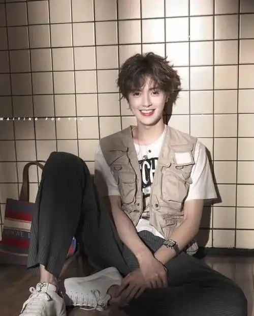 麦克疯电影:花泽类官鸿,被发型影响颜值的男神,真是换发如整容