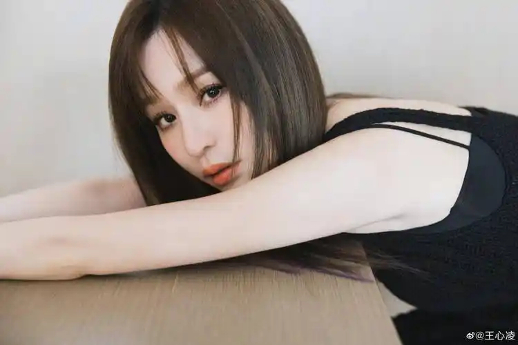 王心凌晒三月份照片,眼神无辜惹人怜,冻龄女神再秀美貌_网友_时候
