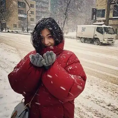 女生头像ins高级质感红色图片