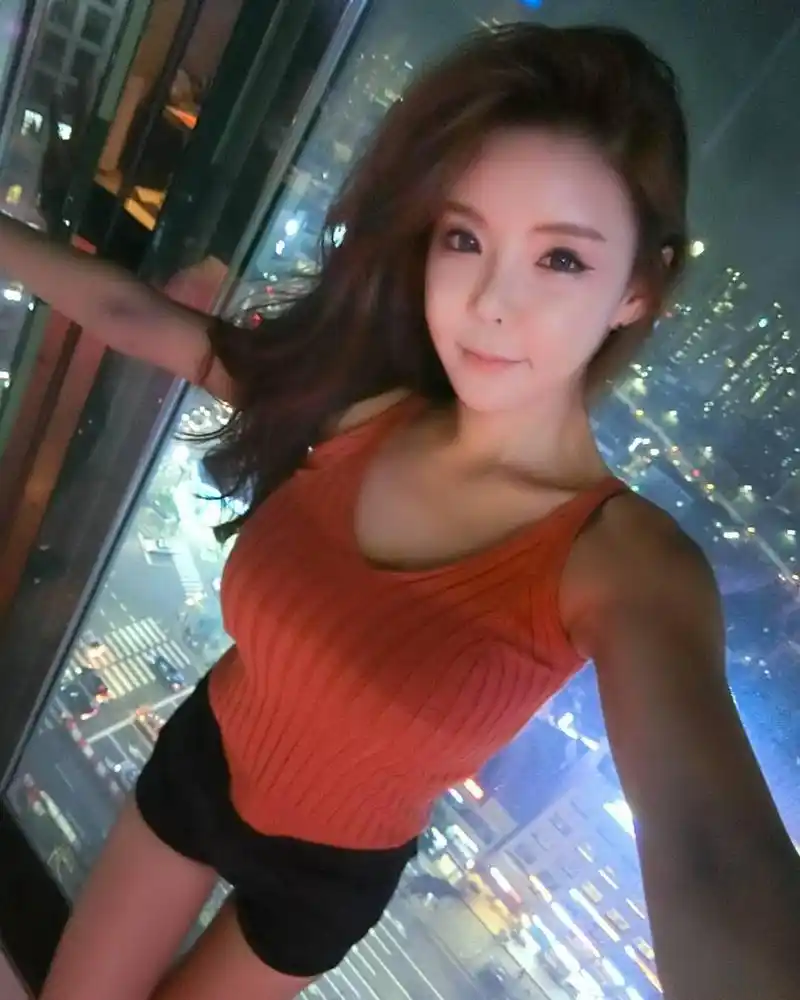 黄丽娅,hwang lia,韩国赛车模特,来自首尔