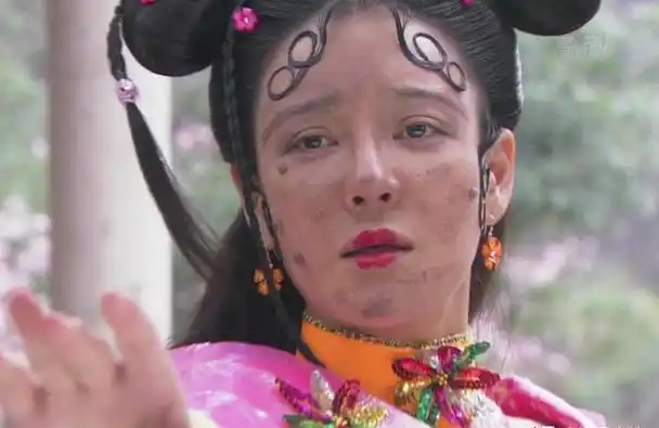 别以为脸上抹灰就是丑女了,论放得下身段,这9位才是扮丑教科书