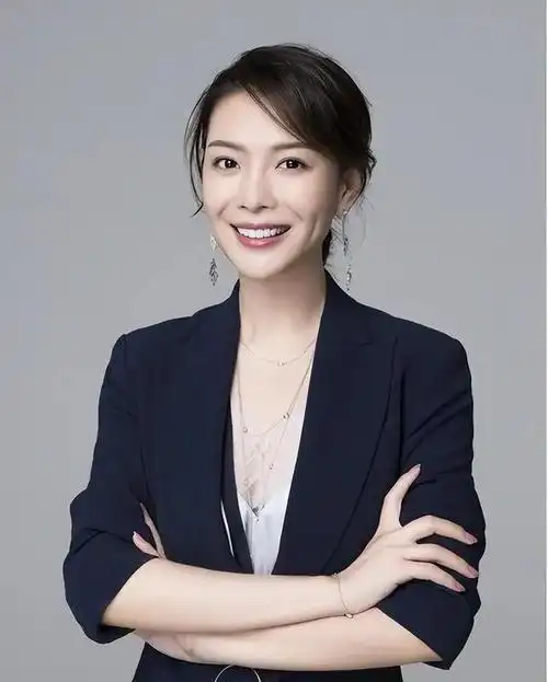 曾是北京卫视一姐,离职后自己当老板,4年身价过亿,老公很神秘|栗坤