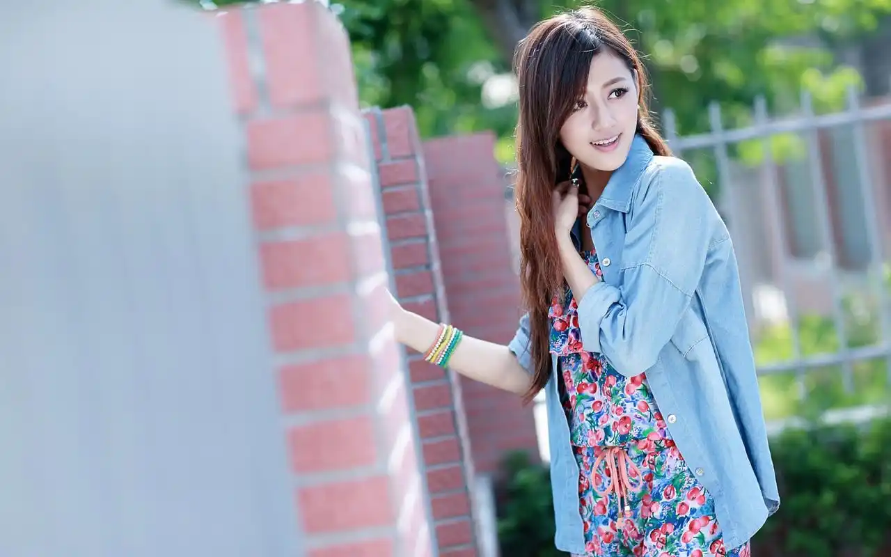 初夏唯美清新长发美女气质写真桌面壁纸第二辑