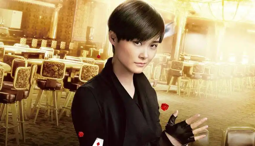 《澳门风云3》:李宇春不小心得罪天王,60岁的周润发拍戏仍吊威亚_电影