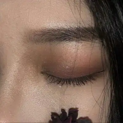 白灏宇女生头像部位眼睛伤感