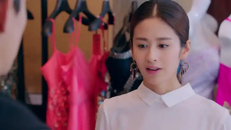 一粒红尘:分手多年的情侣再次相聚,二人还会擦出火花吗-影视综视频