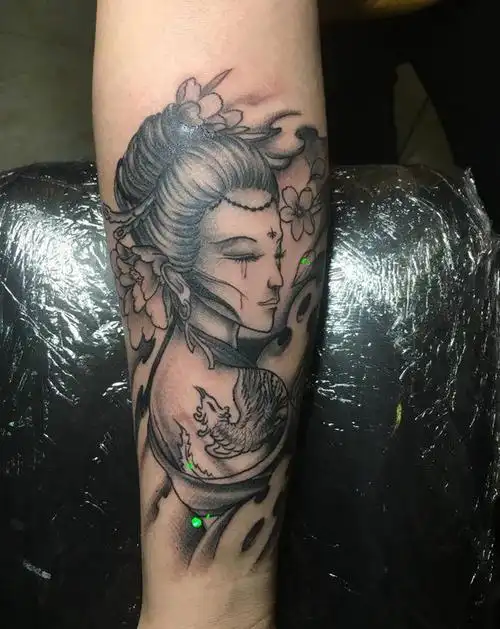 艺伎纹身图片_手臂手部新传统纹身图案