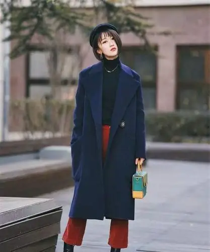 藏蓝色服饰的三种穿搭,衬肤色很显白,日常通勤都适合