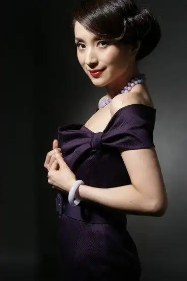 几万块买来的翡翠手镯,戴了几天竟起了一手疙瘩!