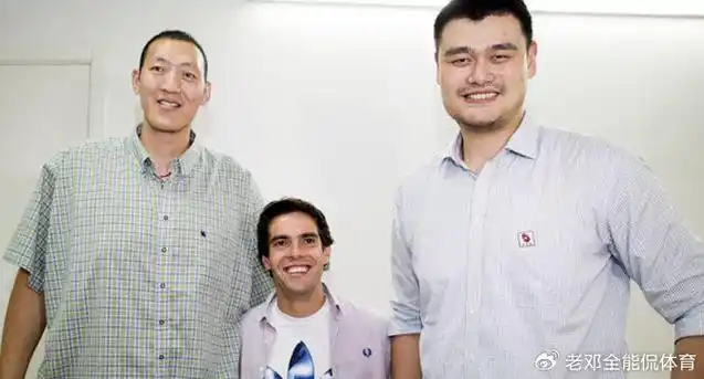 这不是p图,2米26姚明体型就这么夸张!奥尼尔在身边显娇小